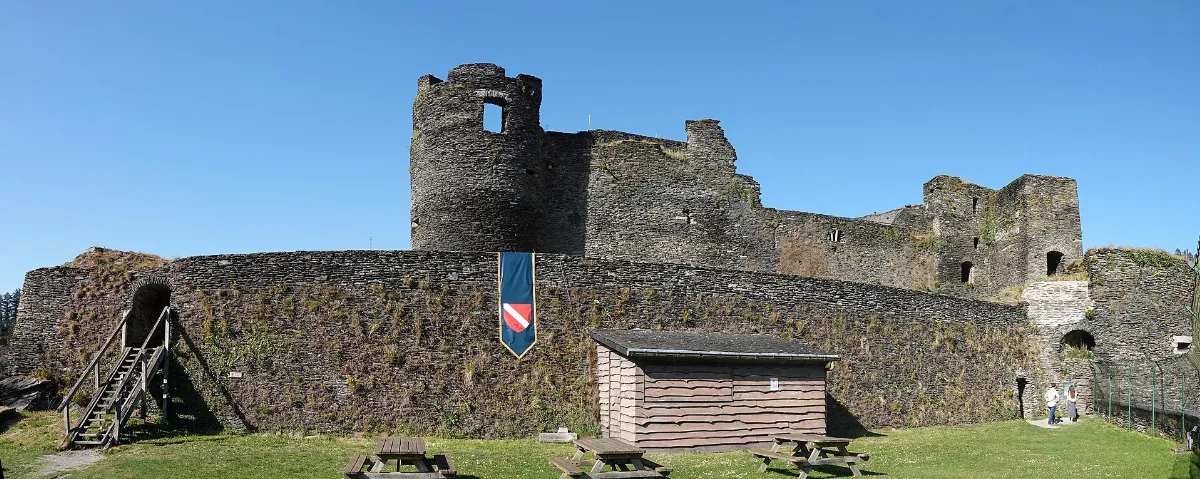Castle of La Roche-en-Ardenne.01