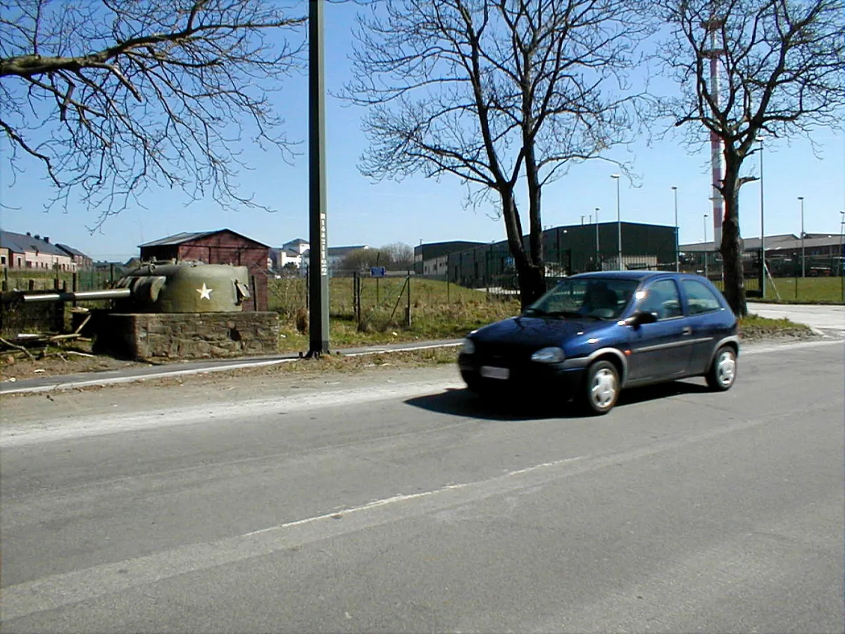 Bastogne canon à l'entrée de la ville 2