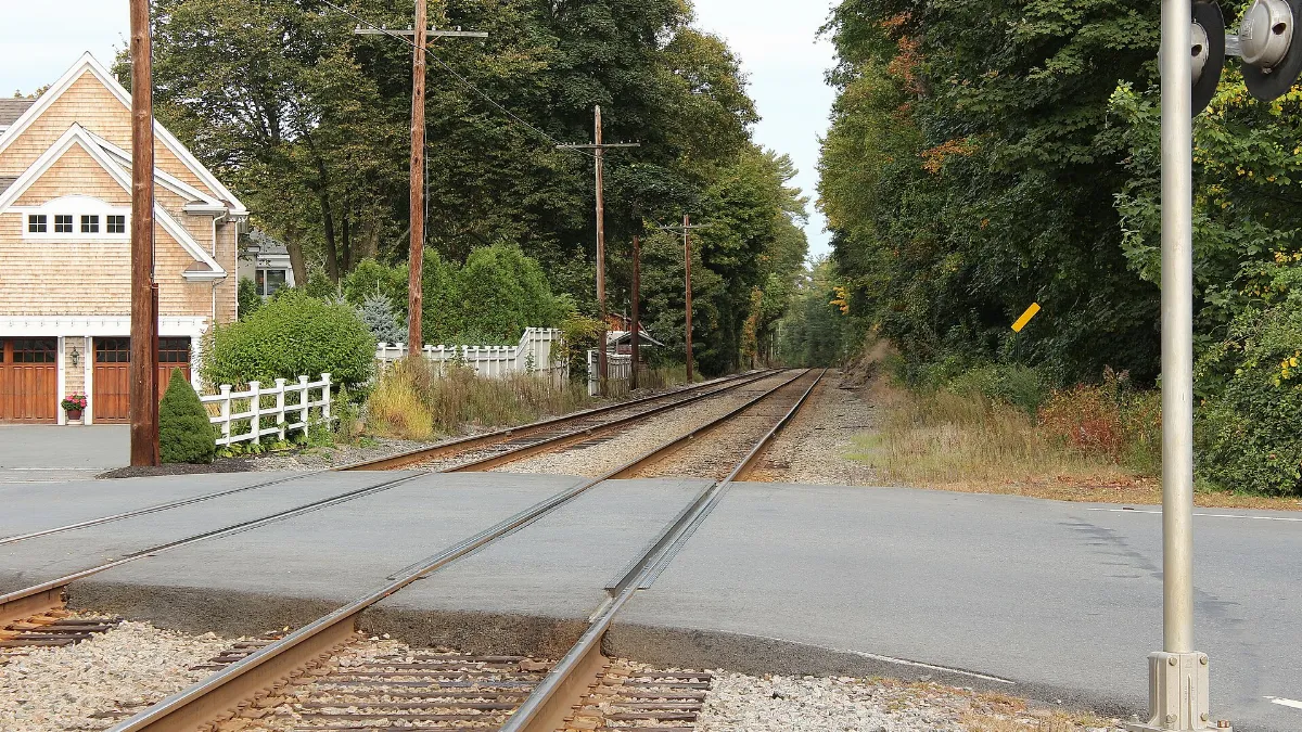 Hale Street level crossing at Prides Crossing, October 2013