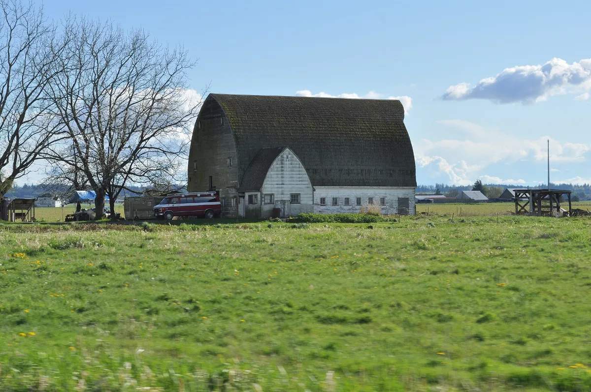 Barn on WA SR-11 just south of Bow 01