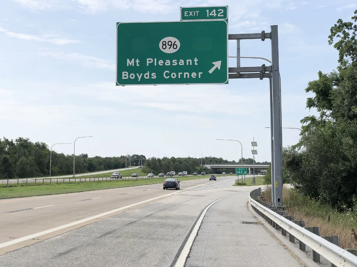 2022-07-18 10 17 51 View south along Delaware State Route 1 (Korean War Veterans Memorial Highway) at Exit 142 (Delaware State Route 896, Mount Pleasant, Boyds Corner) in Boyds Corner, New Castle County, Delaware