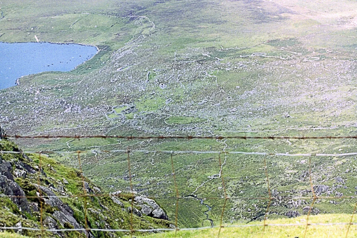 Low tech barrier at R560 viewpoint - geograph.org.uk - 3312336