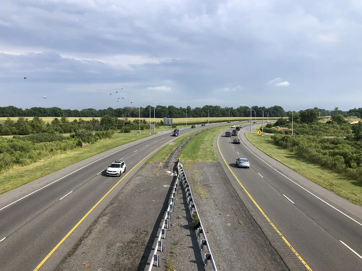 2022-07-15 17 12 44 View south along Delaware State Route 1 (Bay Road) from the overpass for Delaware State Route 9 (Bayside Drive) in Dover, Kent County, Delaware