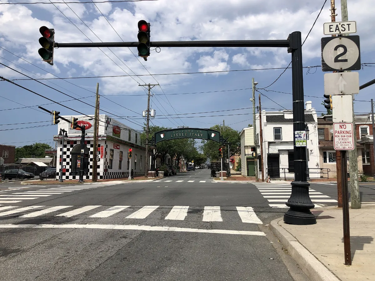 2022-07-24 14 45 17 View east along Delaware State Route 2 (Lincoln Street) at Delaware State Route 9 (4th Street) in Wilmington, New Castle County, Delaware