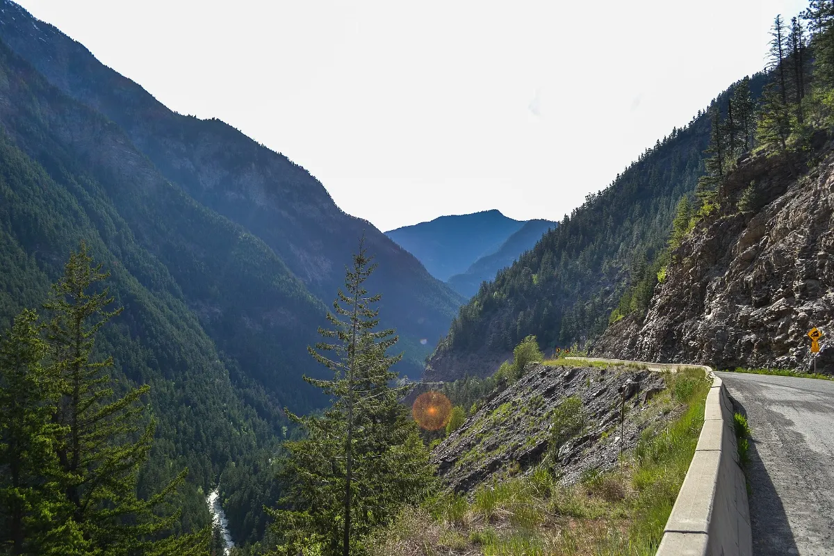 Strecke durch die Coast Mountains (15468055163)