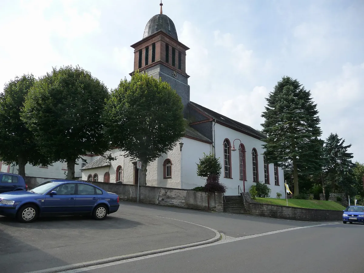 Walsdorf Eifel – Kirche der Pfarrgemeinde St. Arnulfus - panoramio
