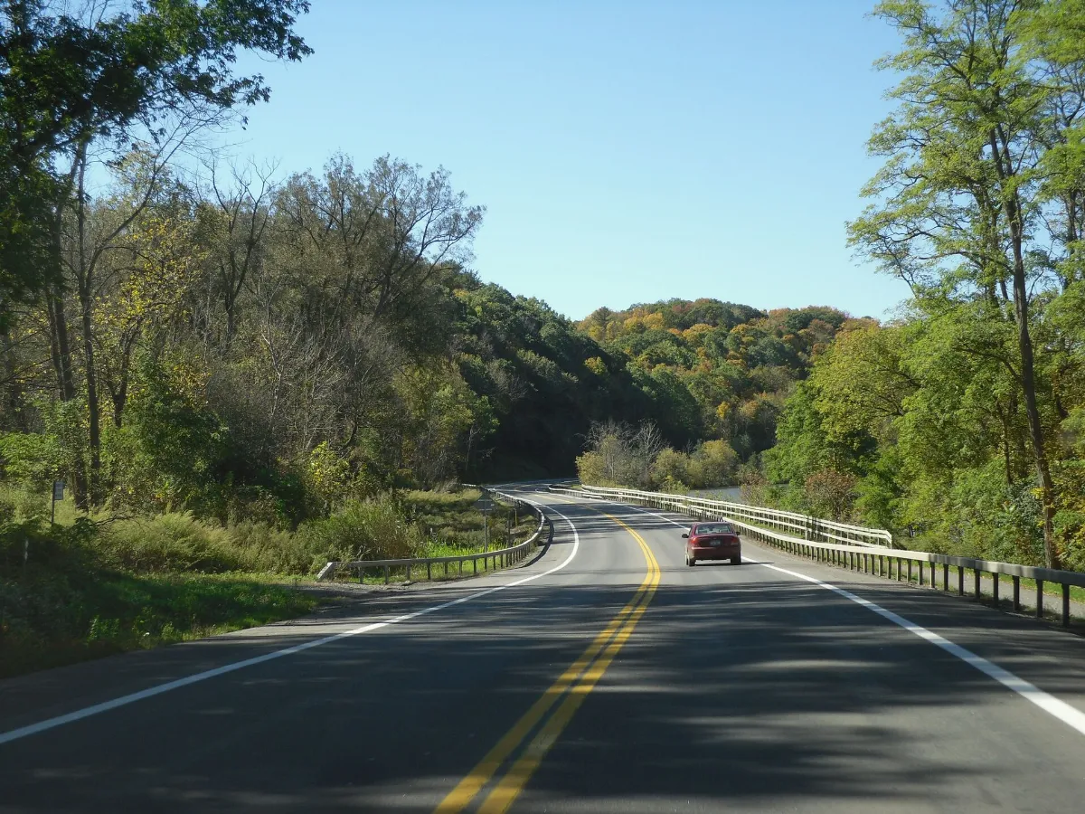 NY 5S westbound between NY 28 and NY 922B