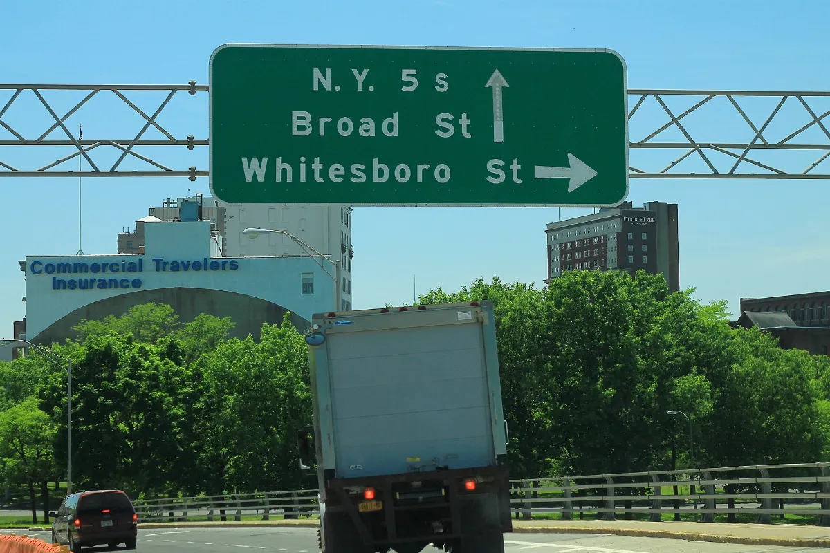 NY5S Broad Whitesboro Street - Utica (42088586854)