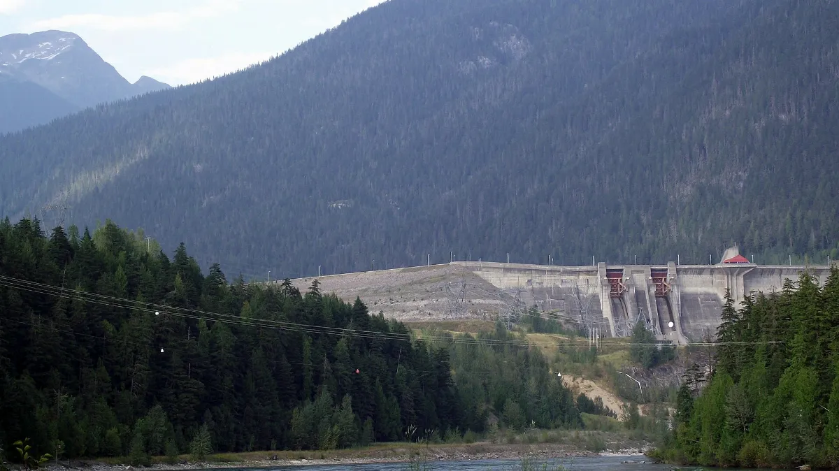 Revelstoke Dam - panoramio
