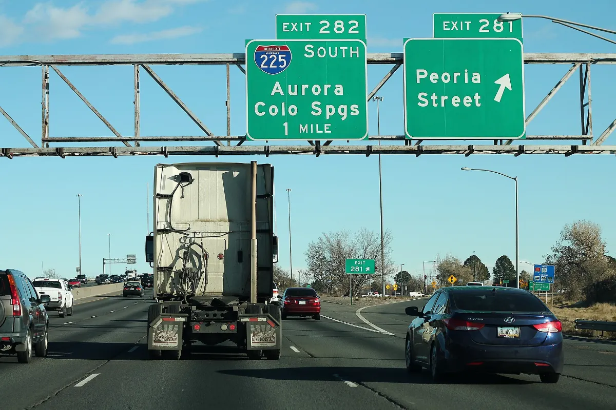 Int70eRoad-Exit282-Int225sSign (33442805213)