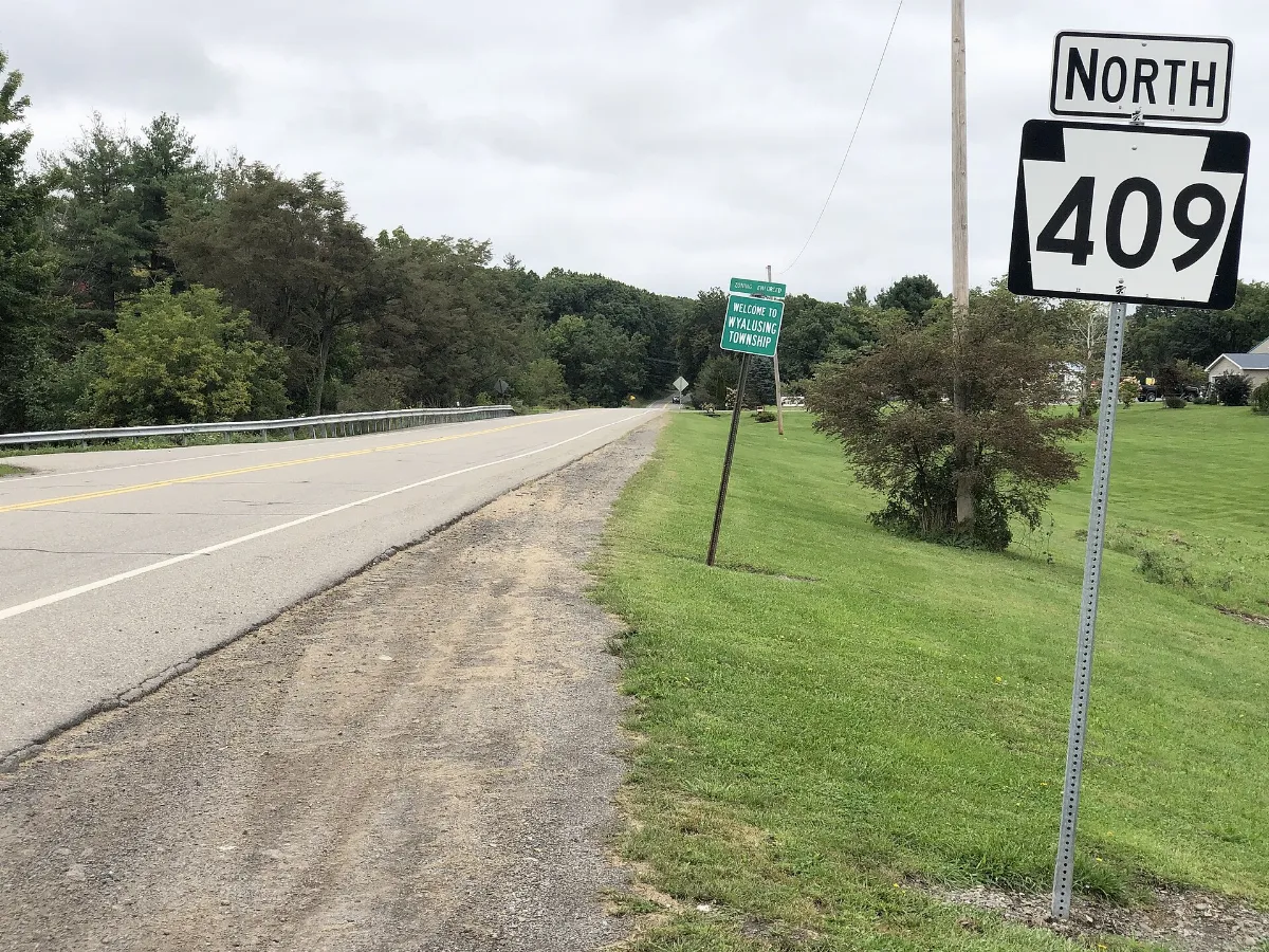 2021-09-17 12 23 07 View north along Pennsylvania State Route 409 just north of U.S. Route 6 in Wyalusing Township, Bradford County, Pennsylvania