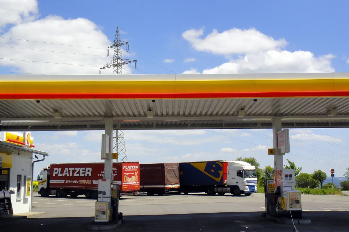 Shell Tankstelle an B31 06.06.2013 13-21-37