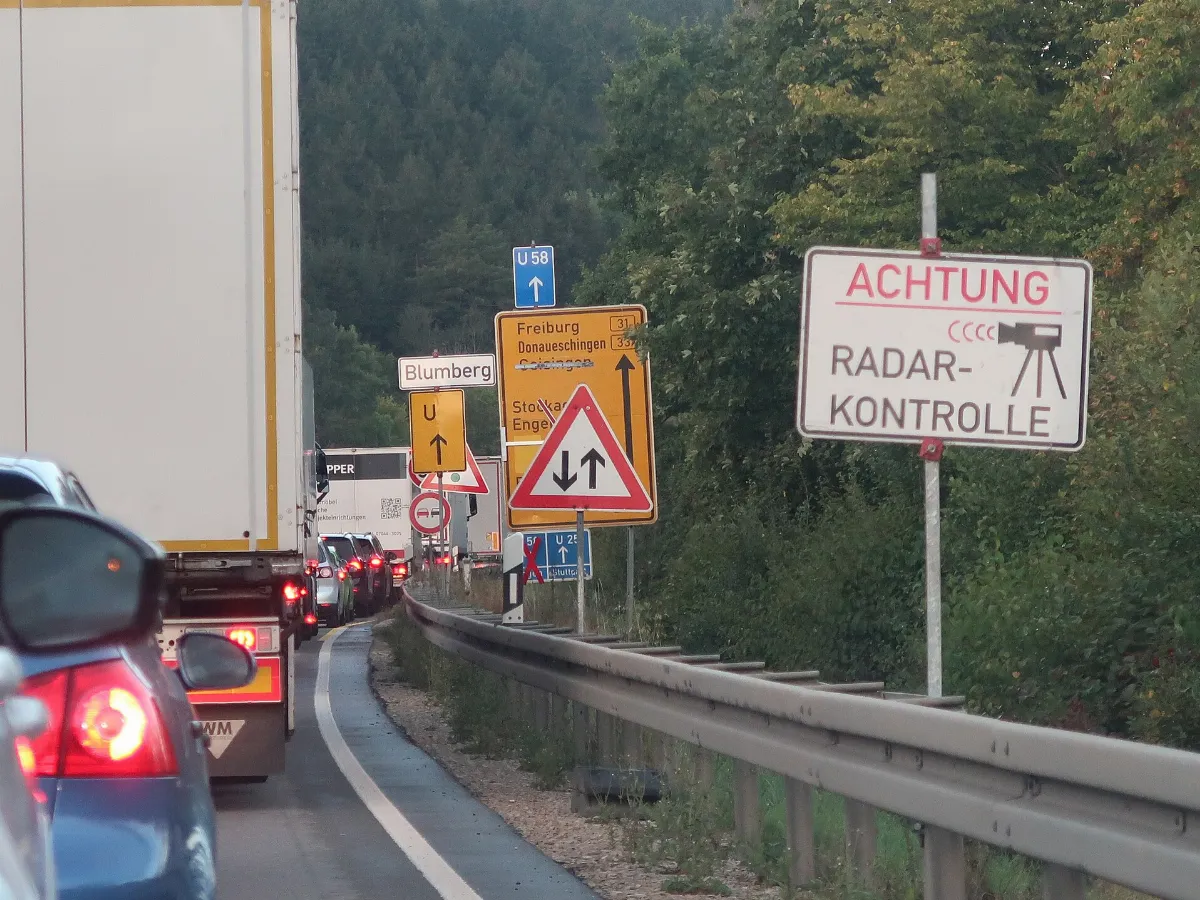 Speed enforcement camera road sign 'ACHTUNG RADARKONTROLLE' 01