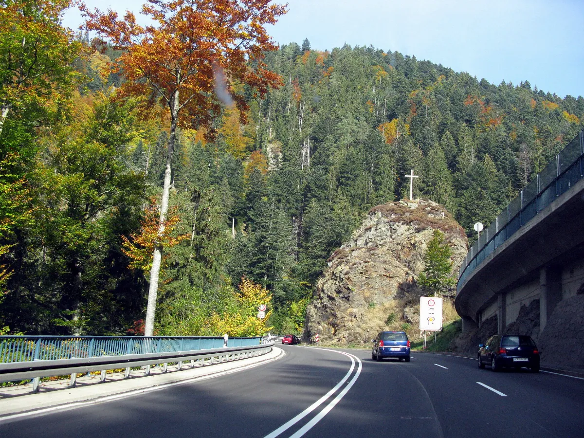 Kreuzfelsen im Höllental an der Bundesstraße 31