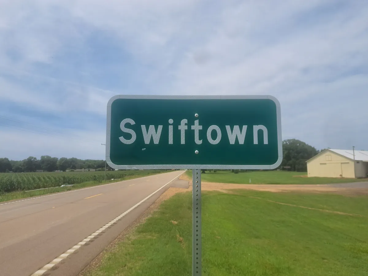SwiftownMSHighwaySign