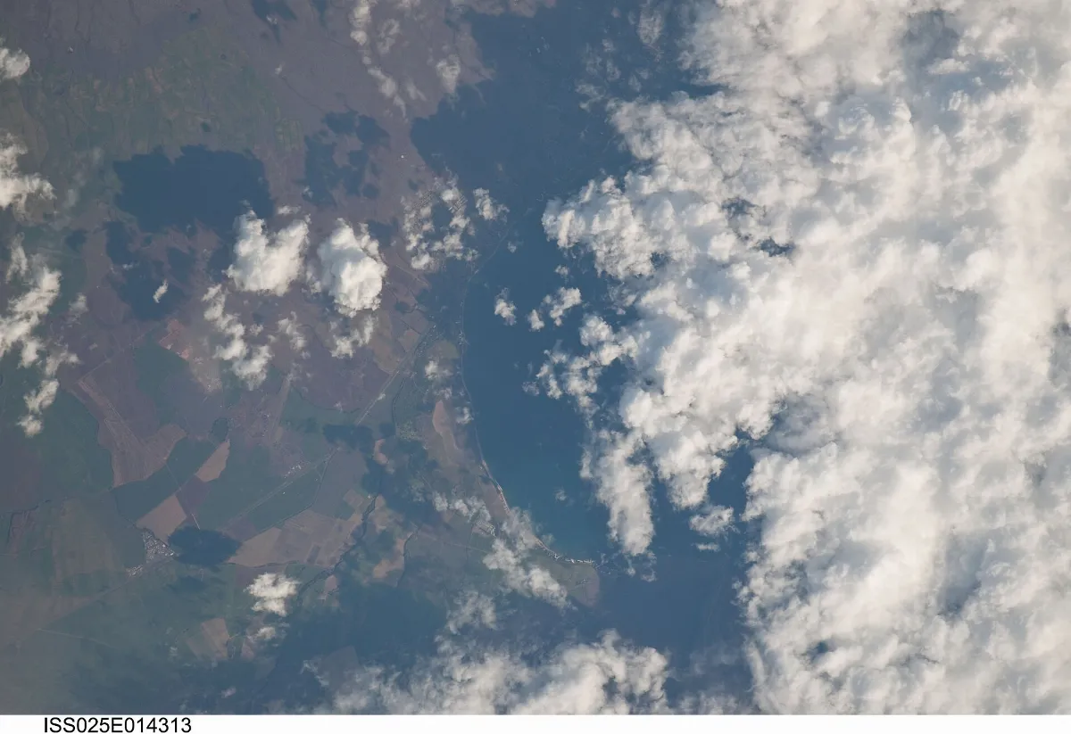 ISS025-E-14313 - View of Hawaii