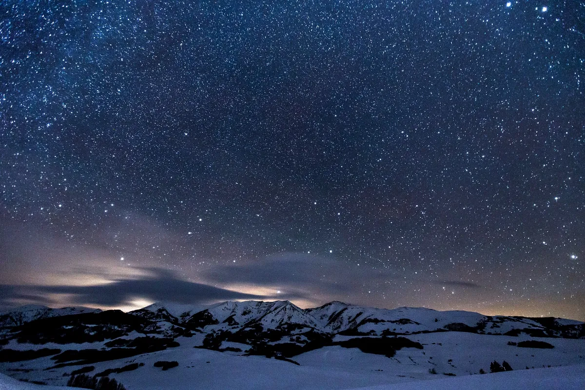 Star-sprinkled Mountains (Unsplash)