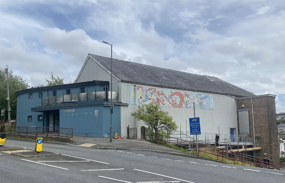 Beaufort Theatre - geograph.org.uk - 7849405