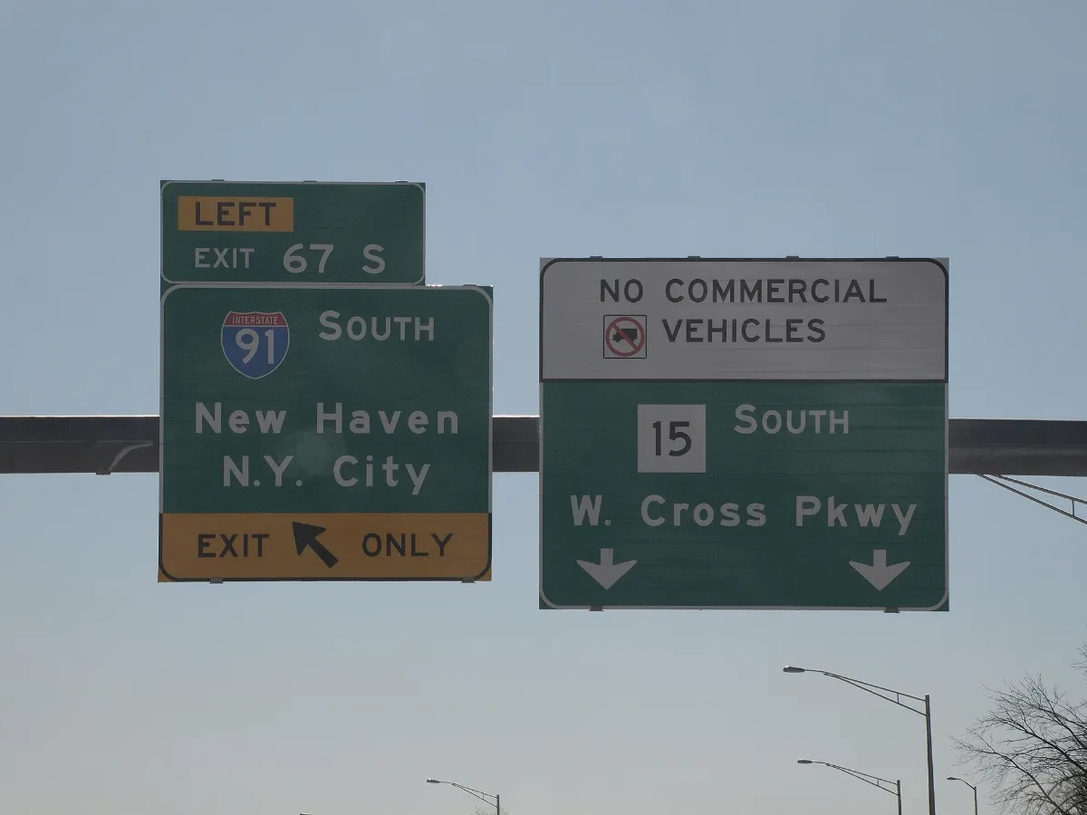 Straßenschild Parkway