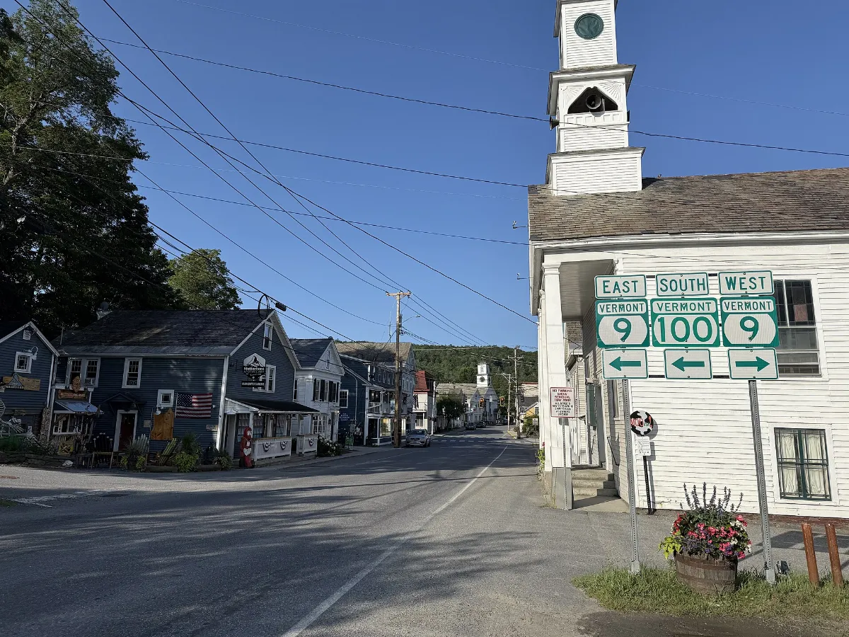 VT 100 SB approaching VT 9