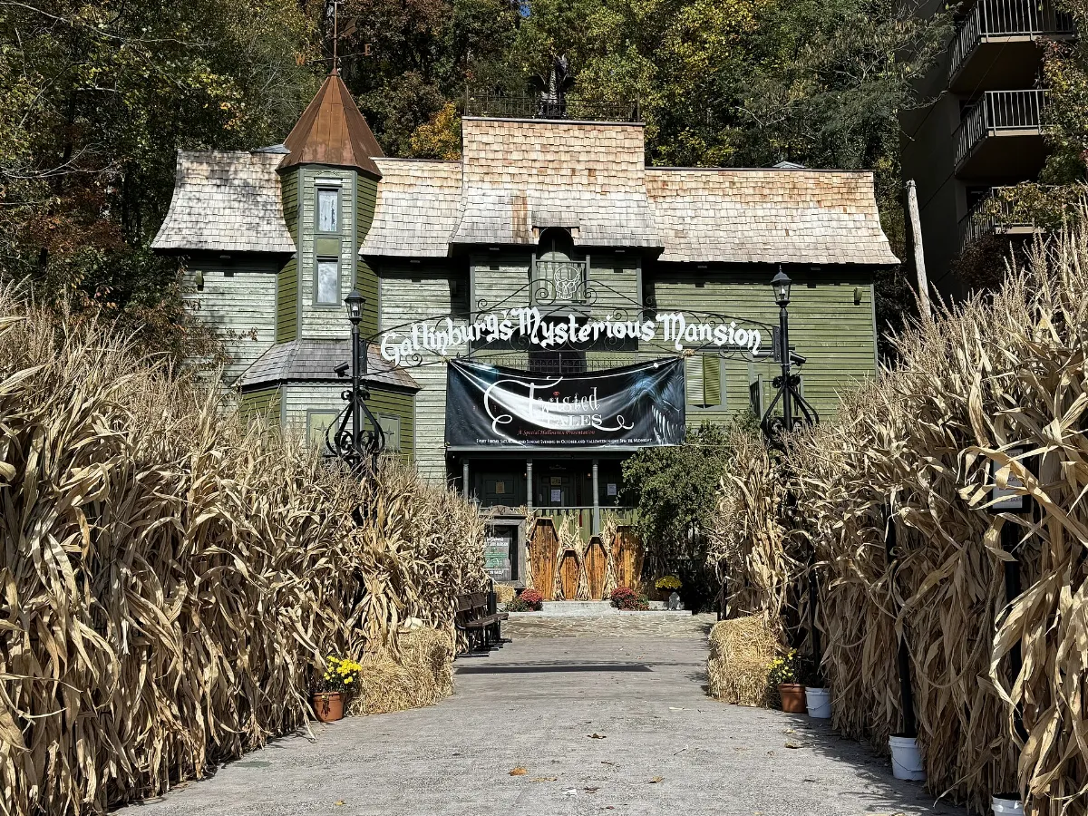 Mysterious Mansion - October 2023 - Sarah Stierch
