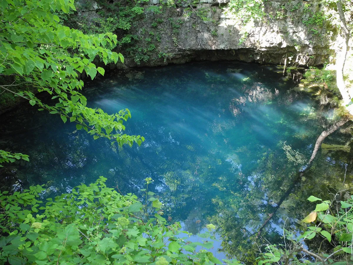 Round Spring - Missouri, 16