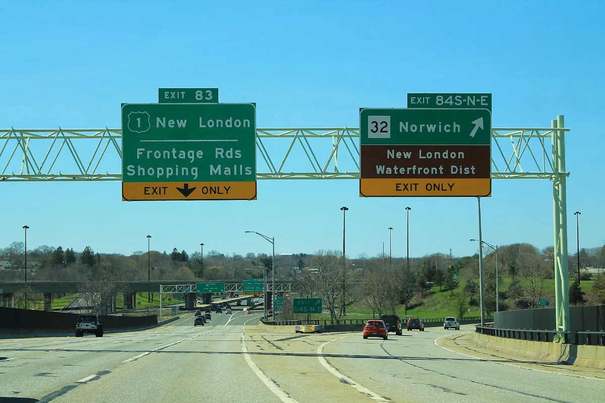 I-95 South Exit 84 S-N-E, CT32 (38830885604)