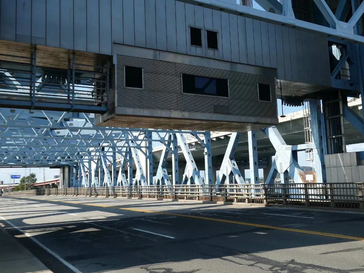 Operator cabin of the Tomlinson Lift Bridge (2), August 2022