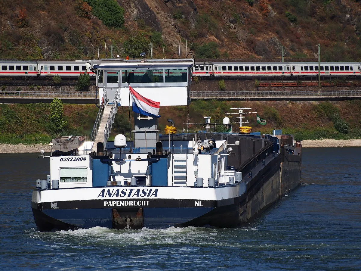 Anastasia (ship, 1995) ENI 02322008 Anastasia II (ship, 2003) ENI 02326293 on the Rhine at Oberwesel pic7