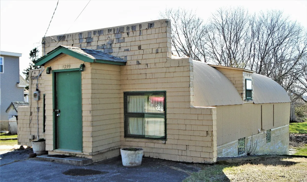 Quonset hut, 1299 Main Road, Tiverton