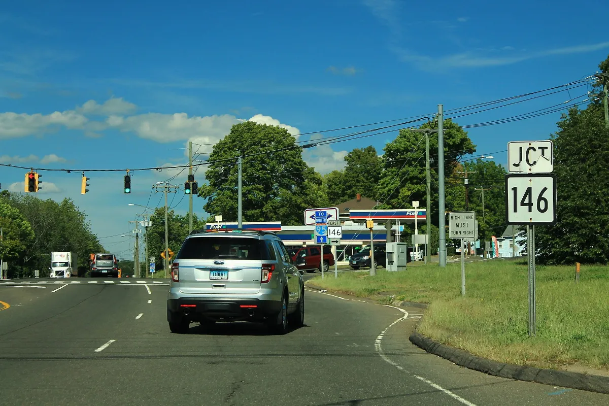 US1nRoad-JctCT146sign (39144452430)
