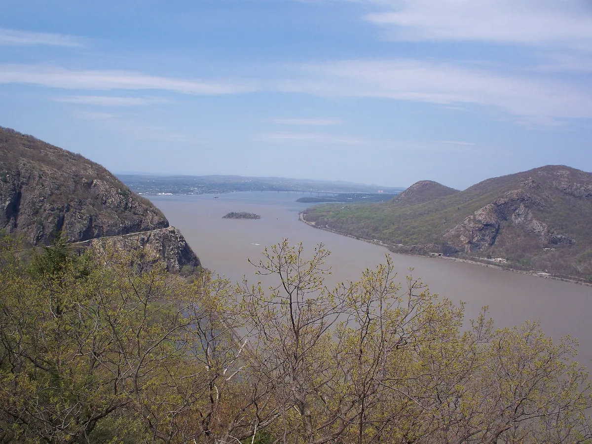 Crow's Nest View - panoramio