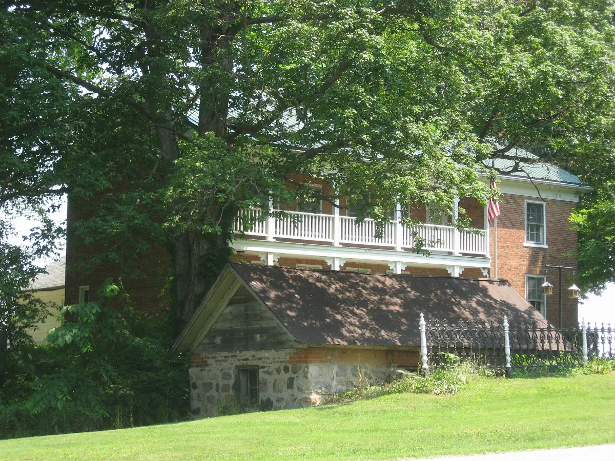 Mears family farmhouse and springhouse