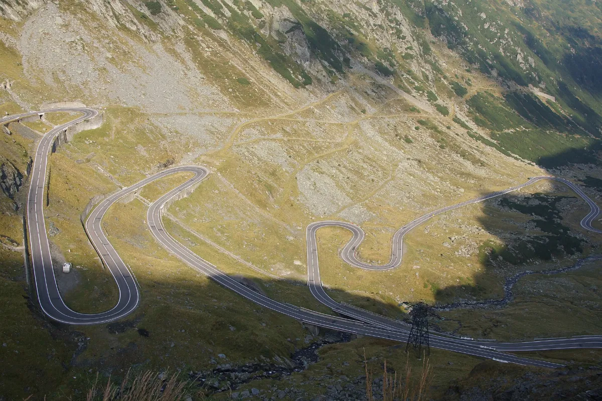 Curing road trough the valley (15235142965)