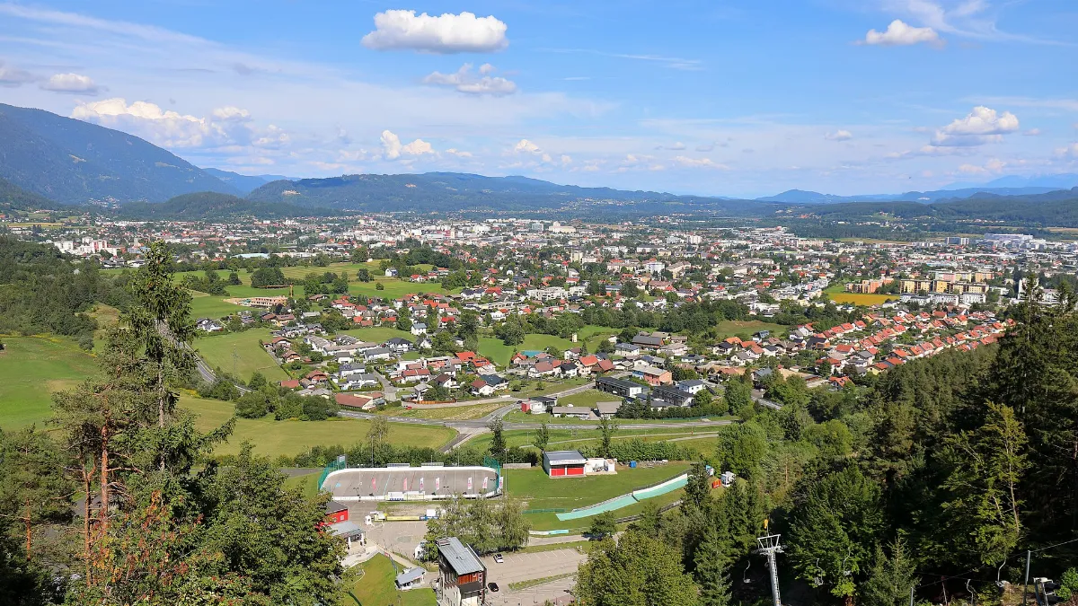 Villach - Panoramaansicht (b)