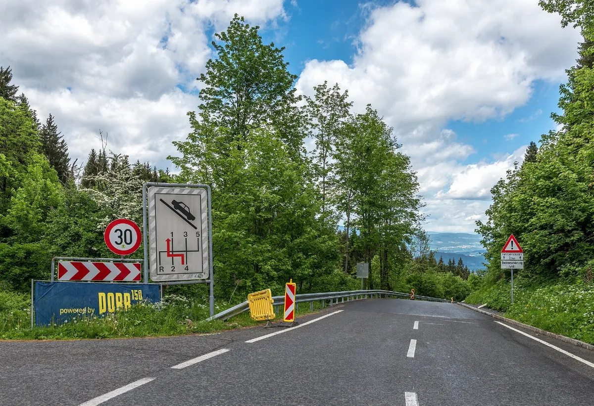 Arnoldstein Krainberg Wurzenpassstraße Verkehrsschilder 25052020 9131