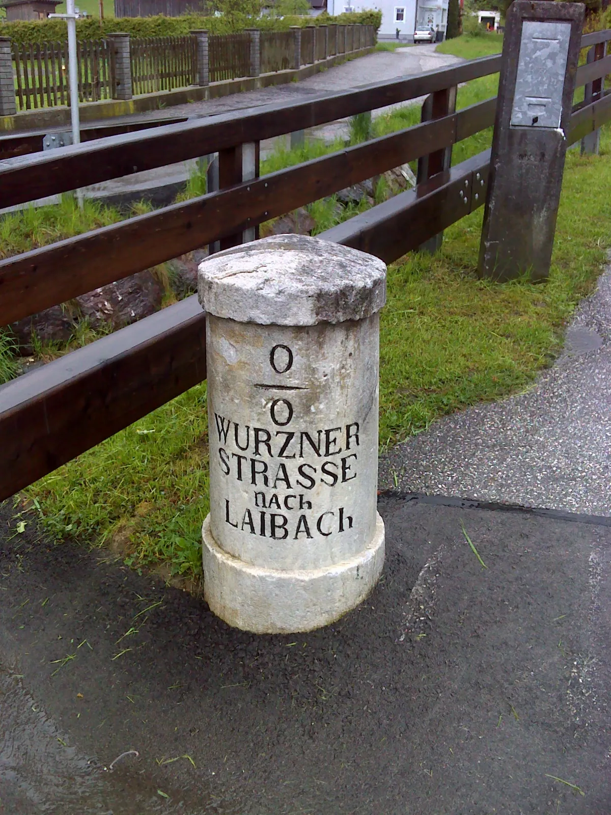 Riegersdorf, Österreichischer Ganzmeilenstein (1)