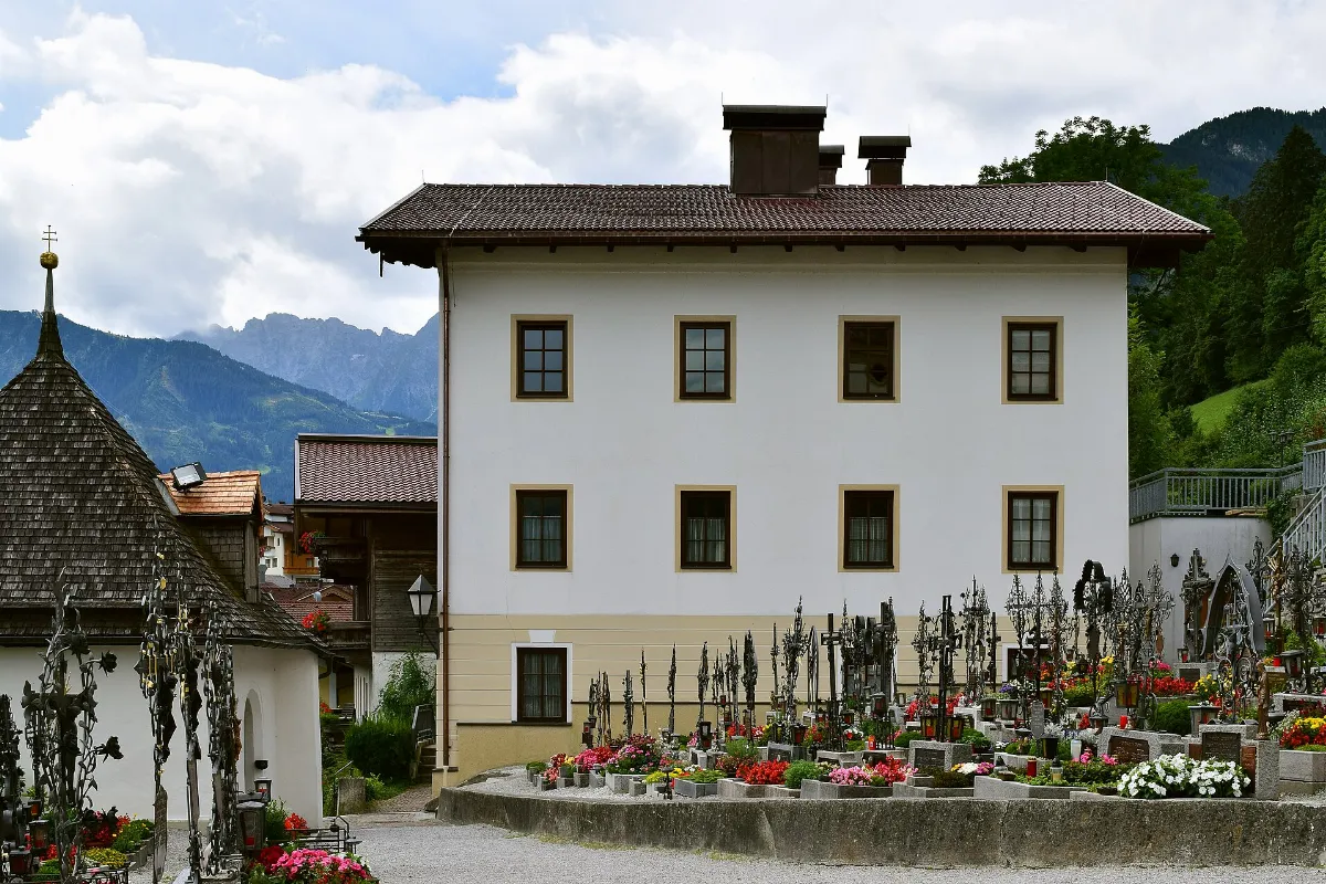 Hippach - Alte Schule - II
